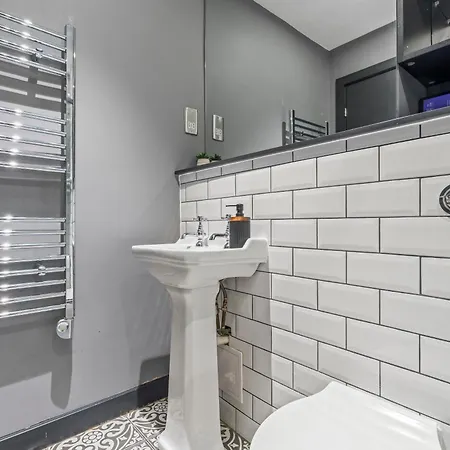 Ny Style Exposed Brick 2br Sleep 8