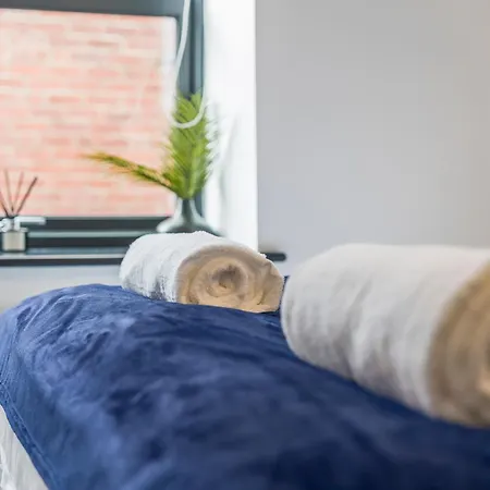 Apartment Ny Style Exposed Brick 2br Sleep 8